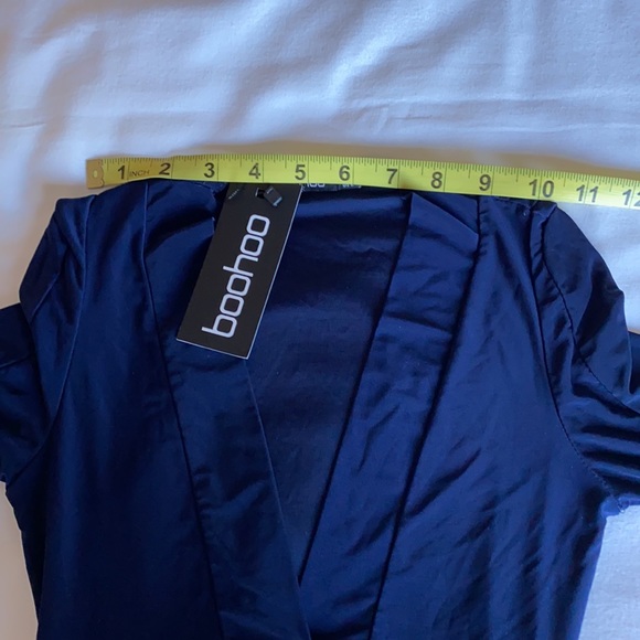 Boohoo plunge neckline long sleeve bodysuit in US 2 - Picture 4 of 11